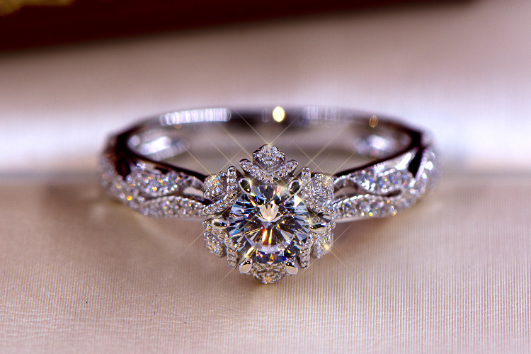 Moissanite Engagement Ring 1 Carat - خاتم من الفضة الإسترلينية S925 بتصميم