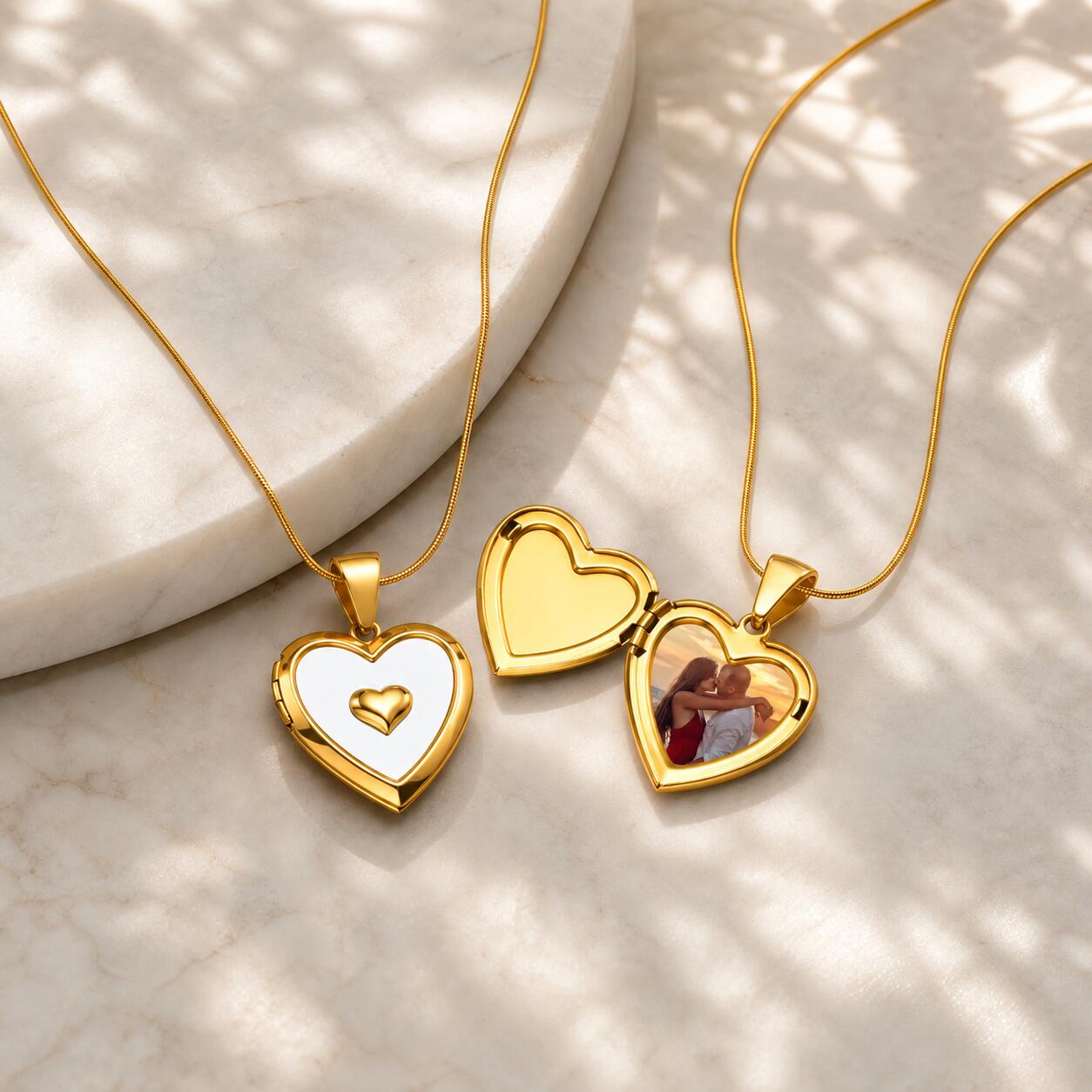 Heart Locket Necklace Photo - قلادة على شكل قلب مزينة بصورة