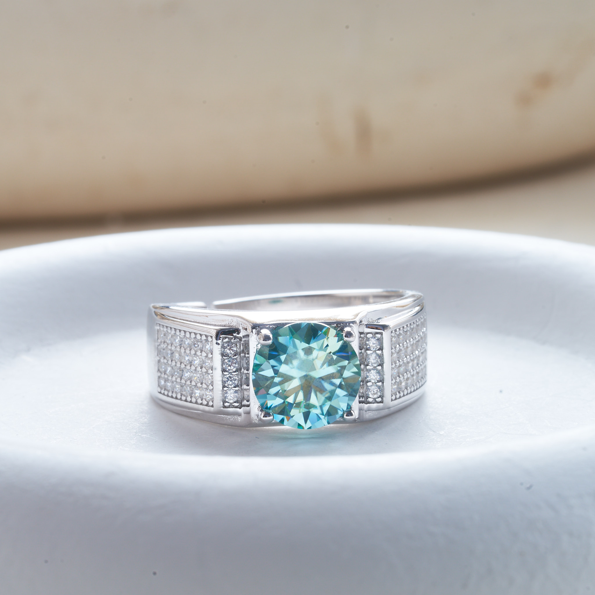 خاتم مويسانيتي من الفضة الإستر - مراجعة Moissanite Engagement Ring 1 Carat وسعره