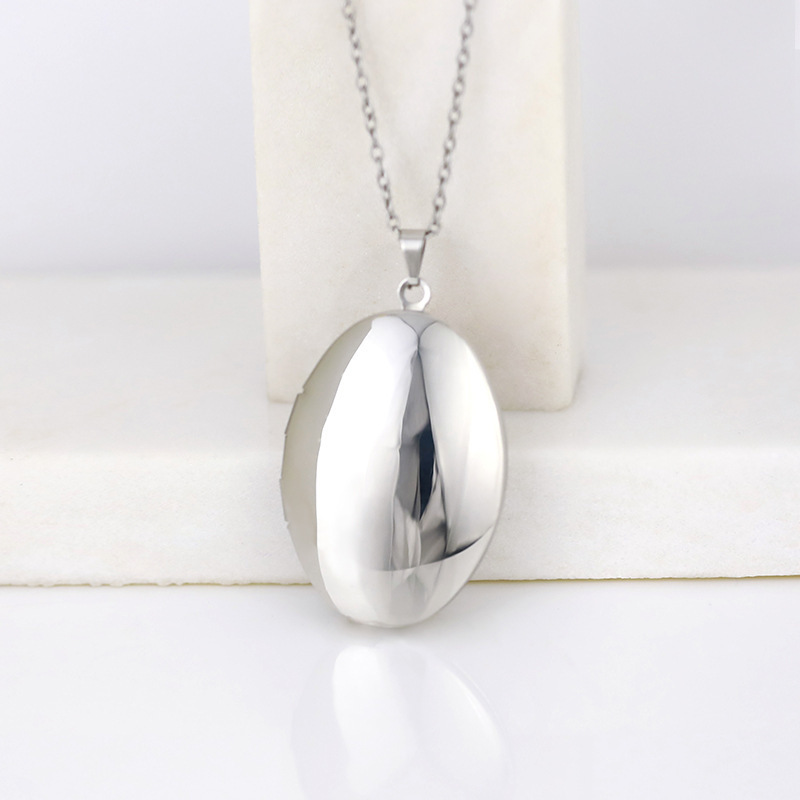 قلادة فضية اللون بتصميم عتيق ق - مراجعة Heart Locket Necklace Photo وسعره