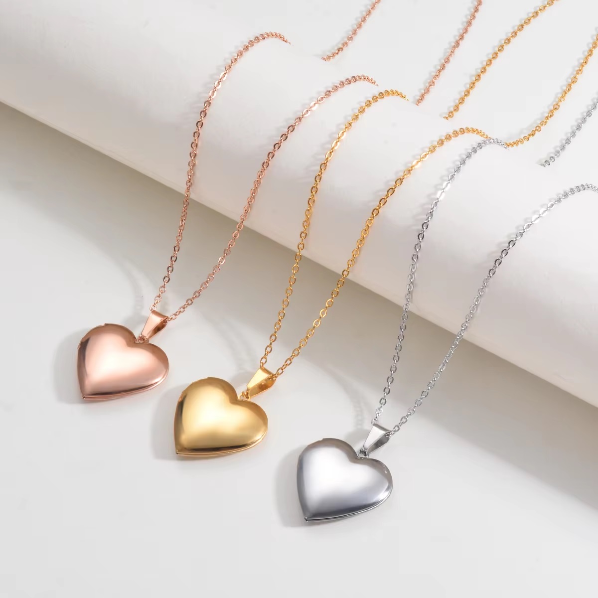 مخصص شخصية القلب الولادة زهرة  - مراجعة Heart Locket Necklace Photo وسعره
