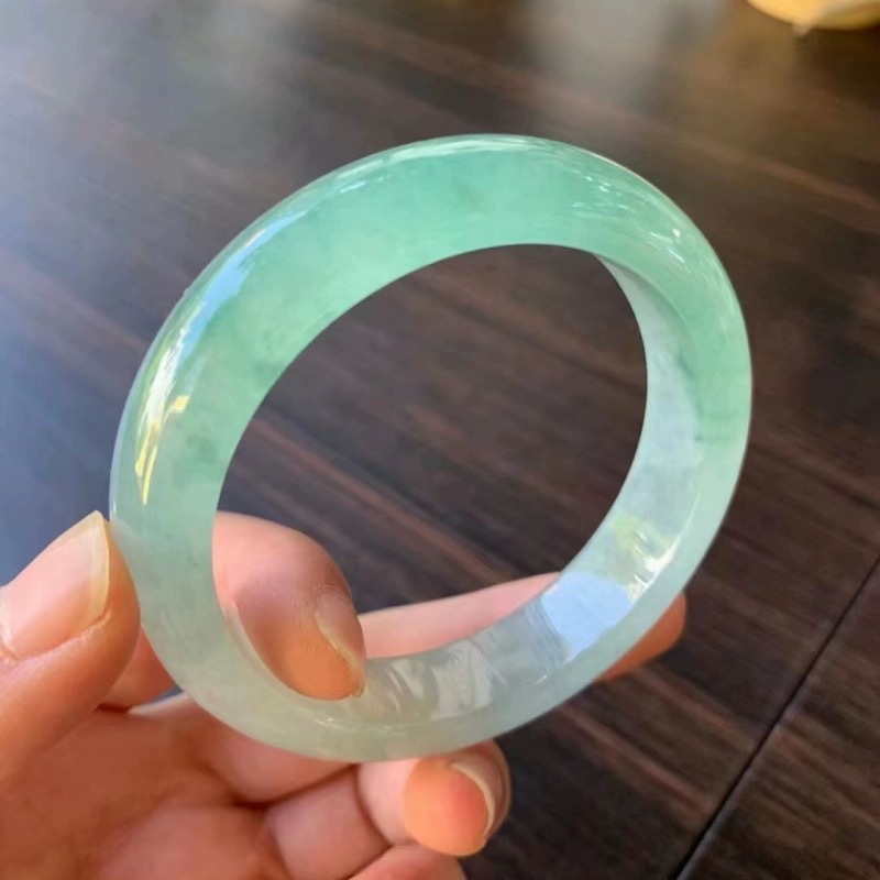 سوار هدية من اليشم الأخضر البو - مراجعة Bracelets وسعره